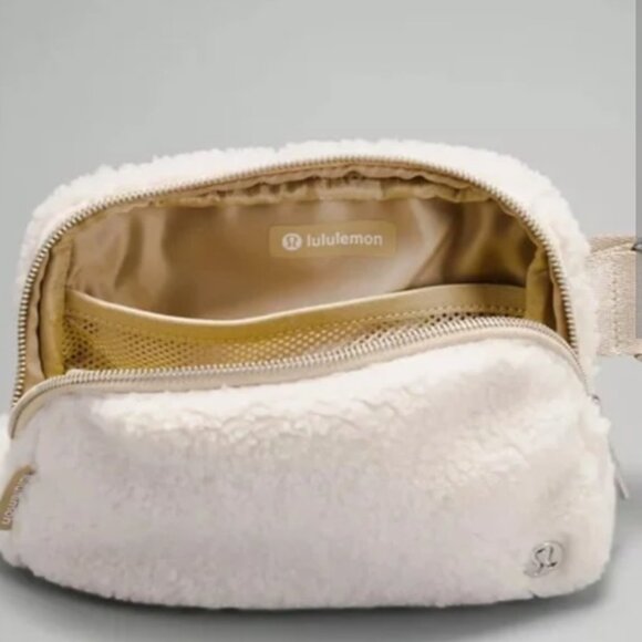 Lululemon Everywhere Fleece Belt Bag - Picture 2 of 5
